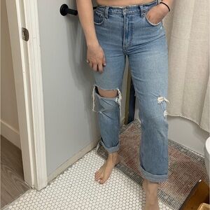 Abercrombie & Fitch 90’s high rise distressed jeans